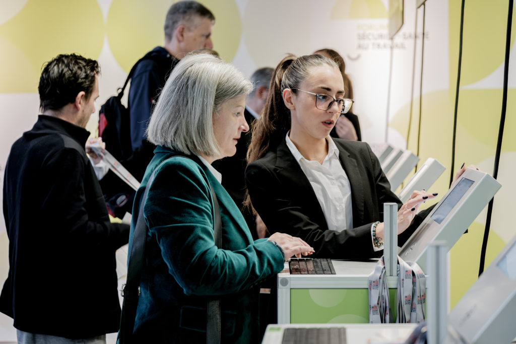 Enregistrement d'une femme par un membre du personnel - Forum SST 2024
