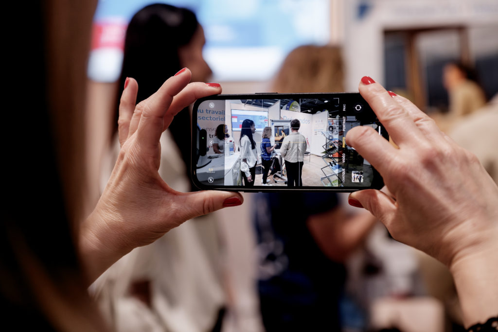 Prise de photo avec un smartphone - Forum SST 2024